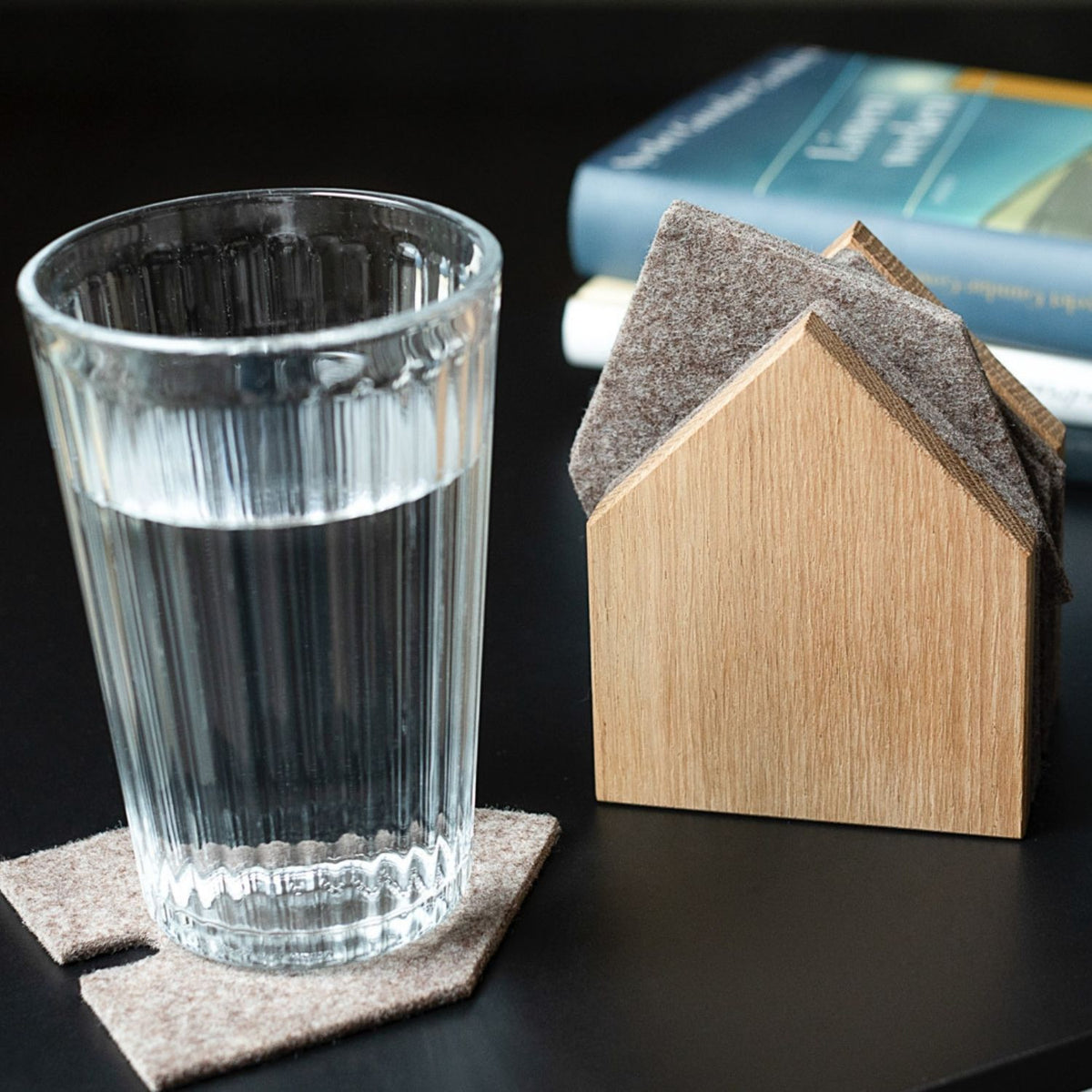 Glasuntersetzer 'Gasthaus' | 8 Stück | Anthrazit | Eiche, recycelter PET-Filz | B 7 x T 9 x H 11,5 cm