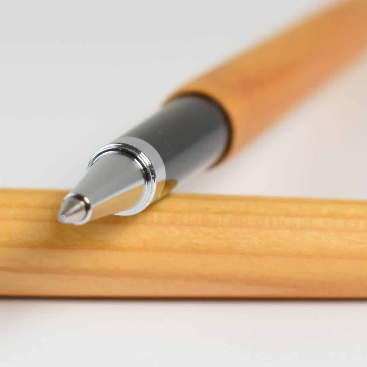 Tintenroller aus edlem Holz  'Ball Pen' | Kirsche lackiert