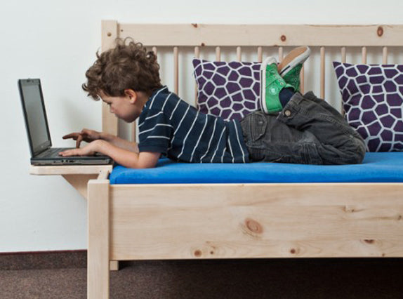 Flexible Konsole 'Dreams & More' - als Nachttisch oder Ablagebrett - Zirbe