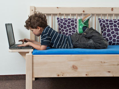 Flexible Konsole 'Dreams & More' - als Nachttisch oder Ablagebrett - Zirbe
