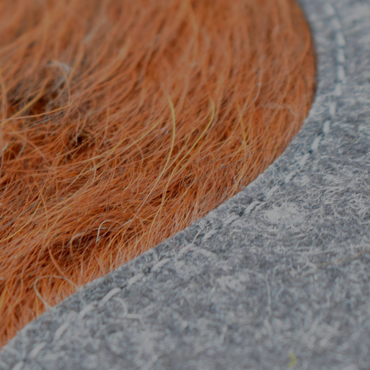 Stylisches Sitzkissen aus Filz mit Motiv ‘Cozy’ herz_hellgrau