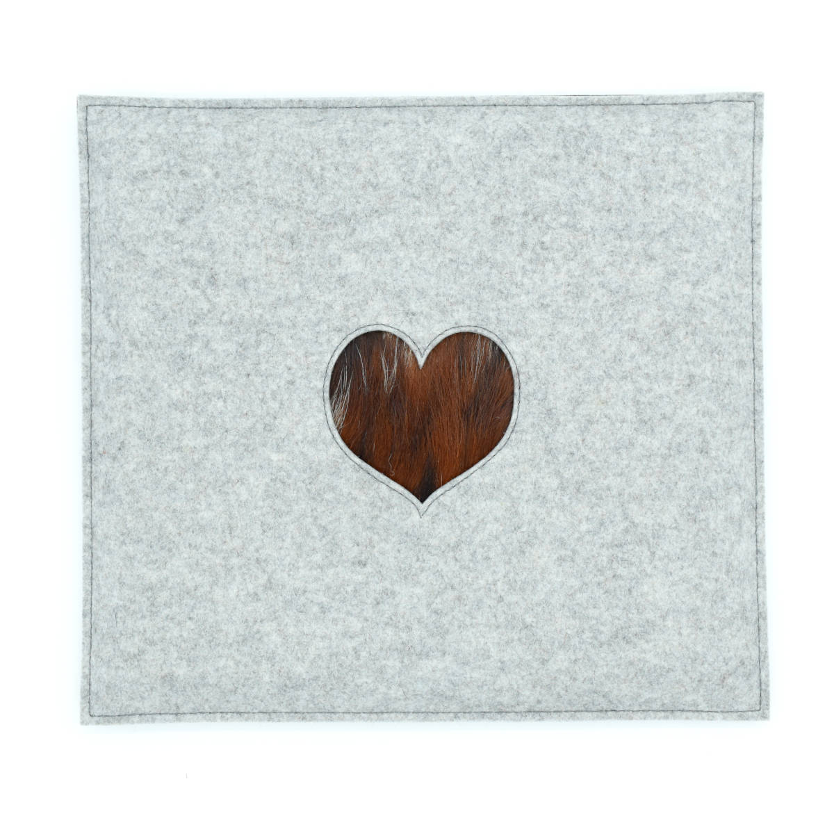 Stylisches Sitzkissen aus Filz mit Motiv ‘Cozy’ herz_hellgrau