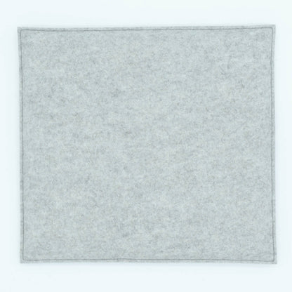 Stylisches Sitzkissen aus Filz mit Motiv ‘Cozy’ herz_dunkel