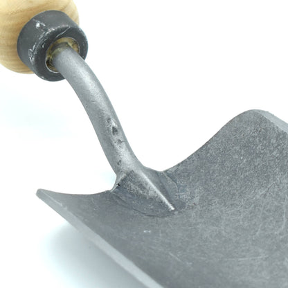 Pflanzkelle 'Krafts' - handgeschmiedet 14cm Griff aus Eschen