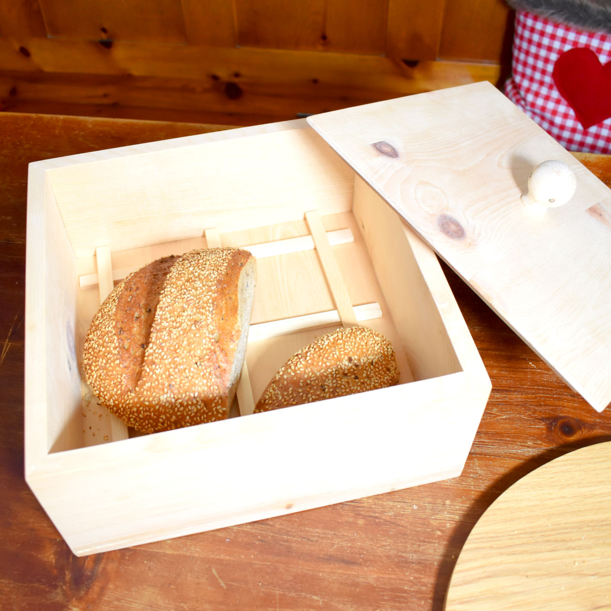Brotkasten aus Zirbenholz - '4betterbread' 29 x 29 x 18 cm | Handgemacht in Österreich