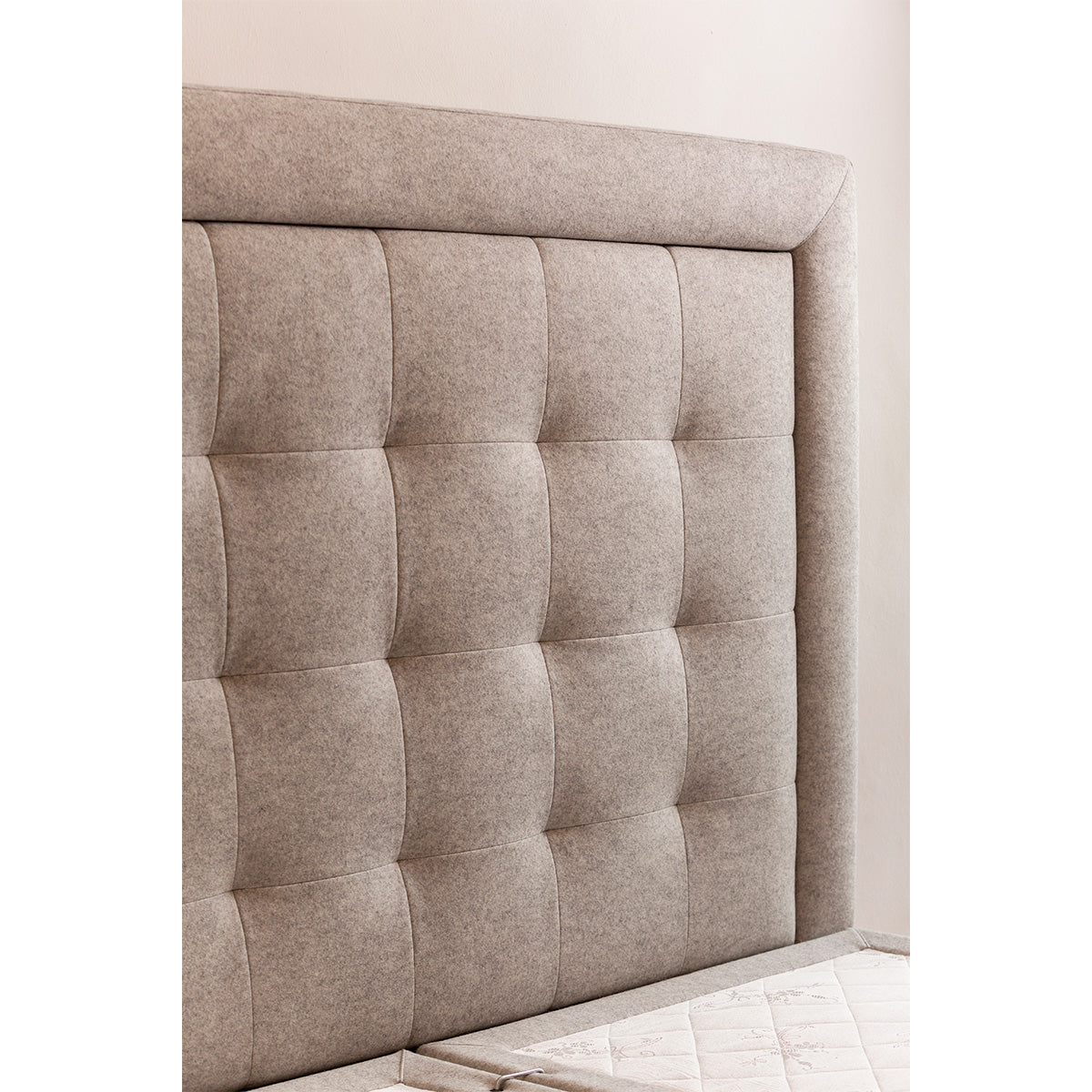 Boxspringbett aus natürlichen Rohstoffen  | Untergestell mit massivem Holzkern | Bezug aus 100 % reiner Schafschurwolle 90 x 200 cm mit Kopfteil