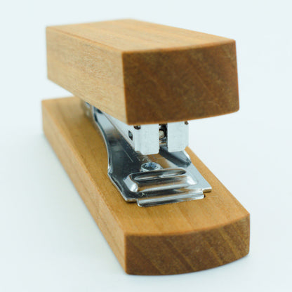 Hefter aus Holz in verschiedenen Variationen - 'Stapler' kirsche mini-hefter