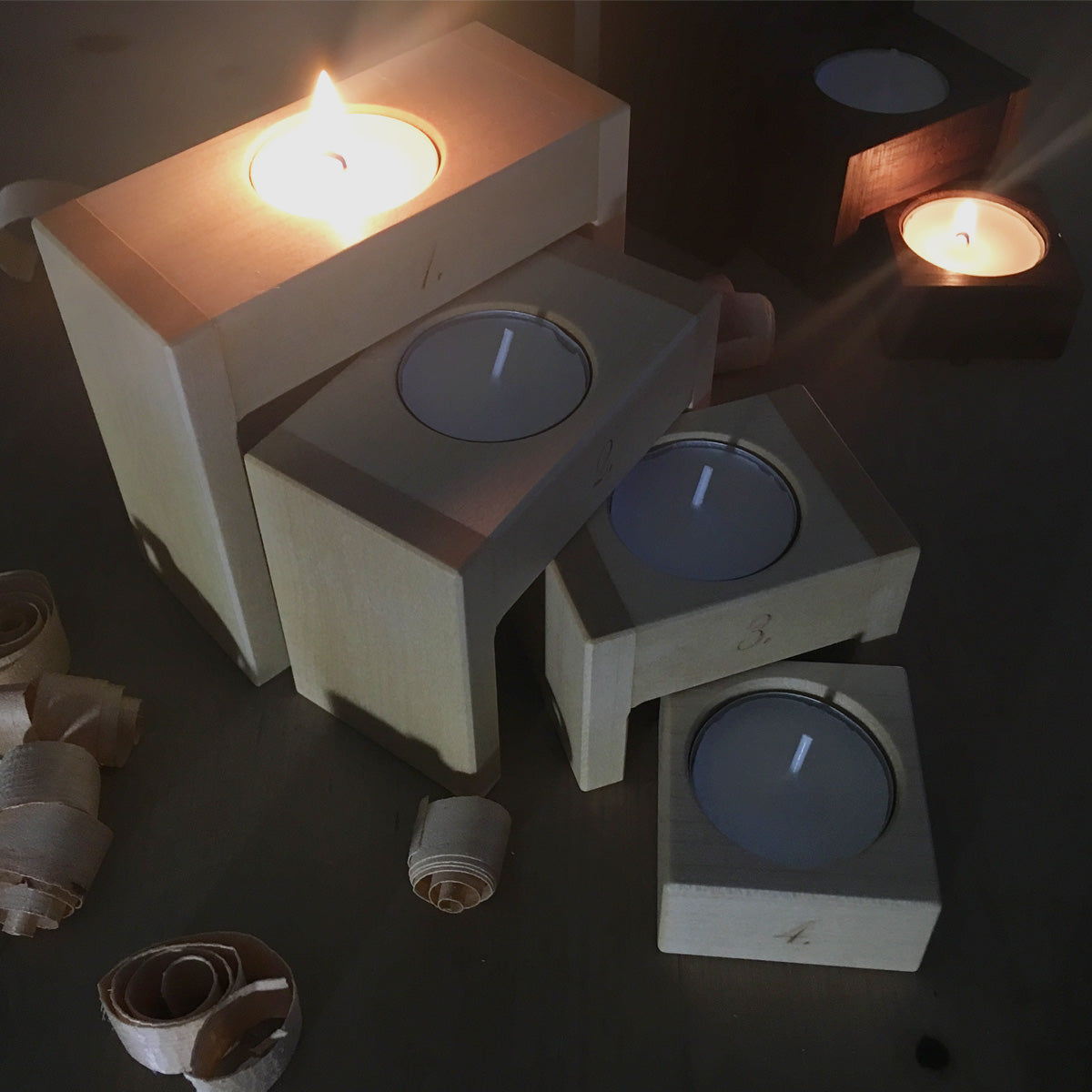 Adventsleuchter - 'Four Steps' ahorn