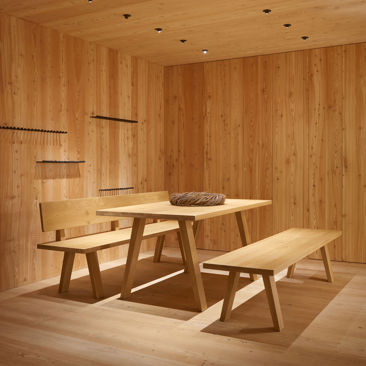 Schlichte Massivholzbank mit Lehne 'Simple' | äußerst stabile Handarbeit aus Südtirol | Fichte roh unbehandelt  | 200 x 53 x 84