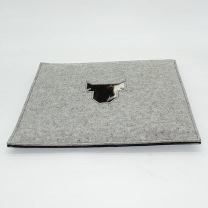 Stylisches Sitzkissen aus Filz mit Motiv ‘Cozy’ kuh_hellgrau