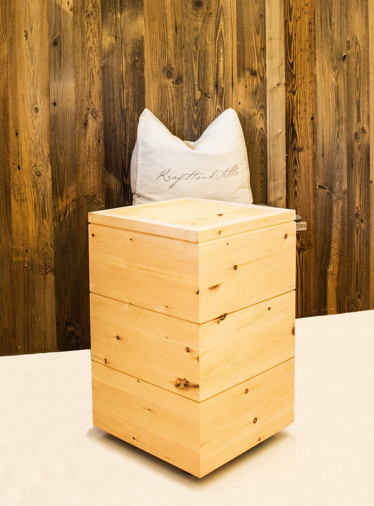 Nachhaltige Klimabox 'Fresh & Free' |  aus Zirbenholz | B 40 x T 40 x H 66 cm