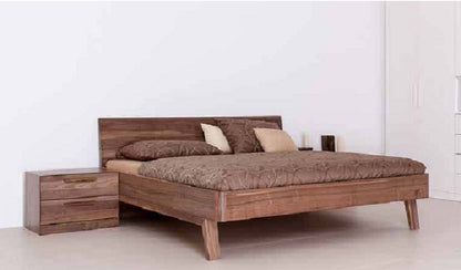 Klassisches Massivholzbett 'Style' -  90x200 Astfichte mit Wasserlack behandelt