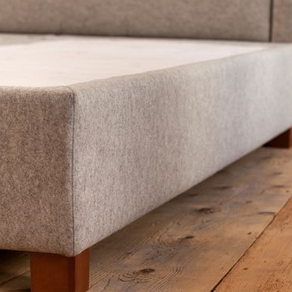 Boxspringbett aus natürlichen Rohstoffen  | Untergestell mit massivem Holzkern | Bezug aus 100 % reiner Schafschurwolle 90 x 200 cm mit Kopfteil