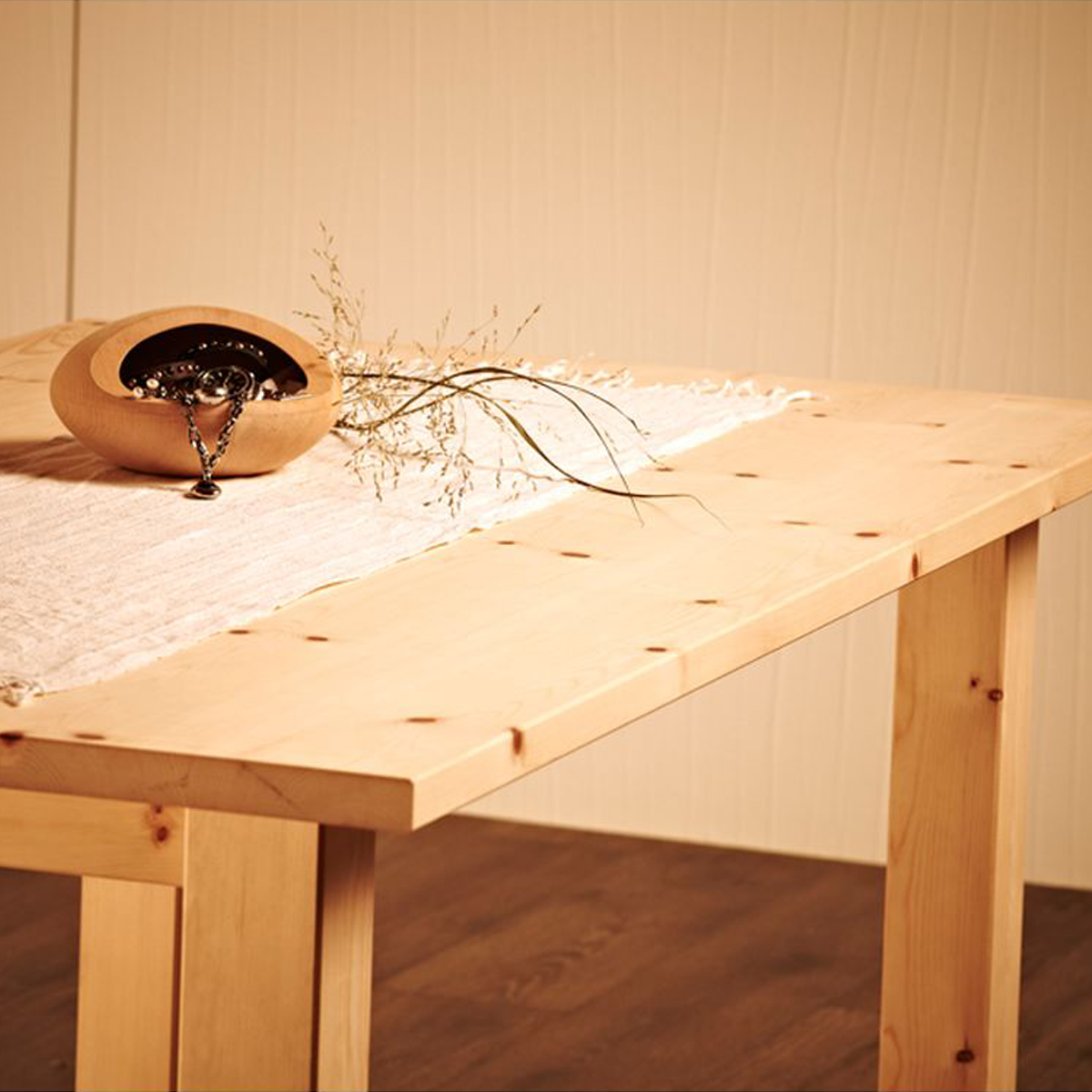 Massiver Holztisch 'Tablein' - im Landhaus-Stil  Astfichte mit Wasserlack behandelt 160x90x75