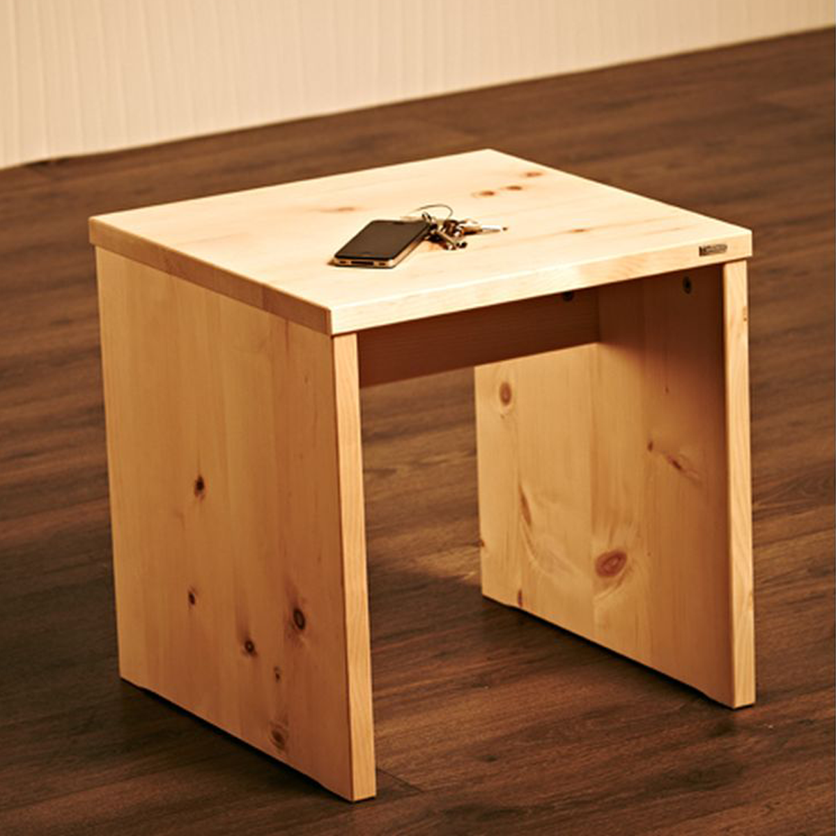 Hocker aus Massivholz  - 'Homerest' Kernbuche mit Wasserlack behandelt