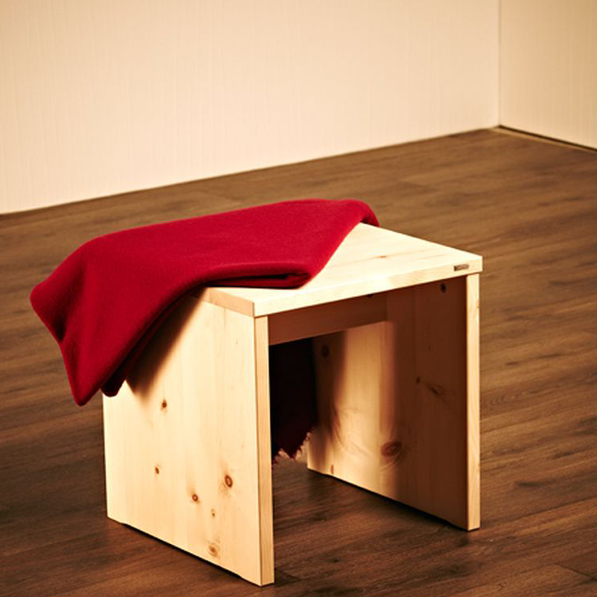 Hocker aus Massivholz  - 'Homerest' Kernbuche mit Wasserlack behandelt