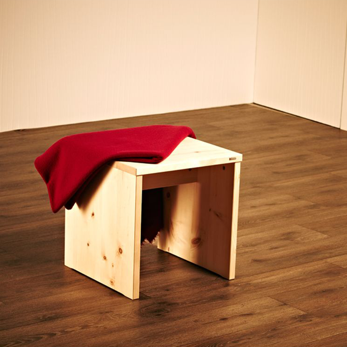 Hocker aus Massivholz  - 'Homerest' Kernbuche mit Wasserlack behandelt