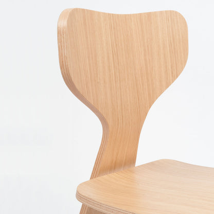 Ergonomischer Vollholzstuhl 'Ergo' in Eiche lackiert - Handwerk aus Südtirol