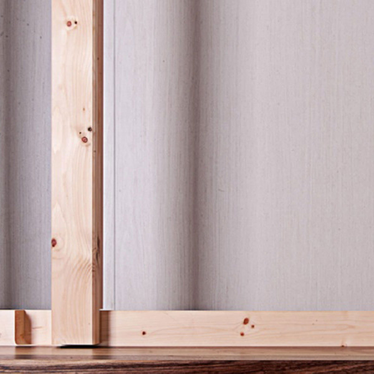 Klassisches Massivholzbett 'Style' -  90x200 Astfichte mit Wasserlack behandelt