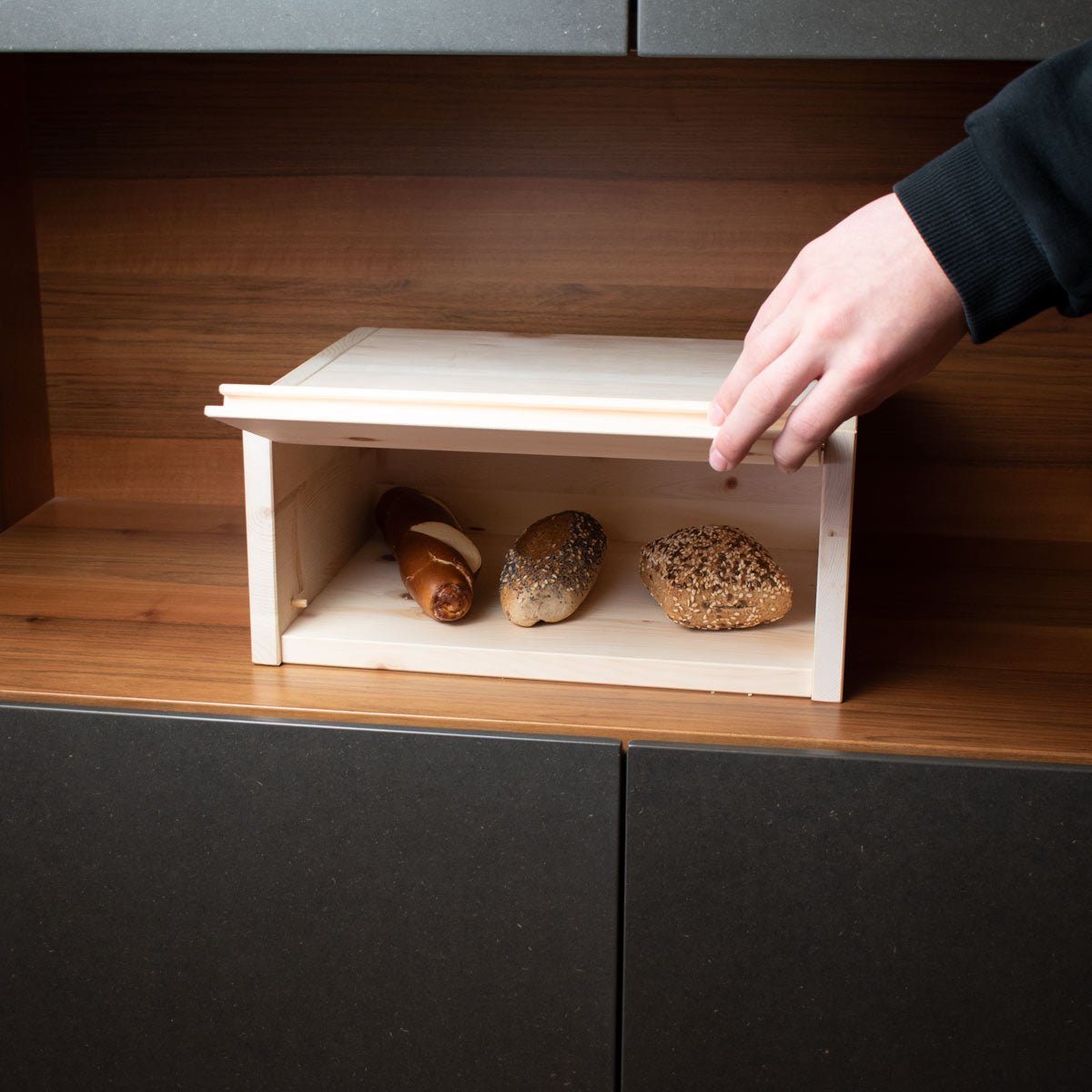 Flexibler Brotkasten aus Zirbenholz 30x23x14,5 cm (LxTxH)