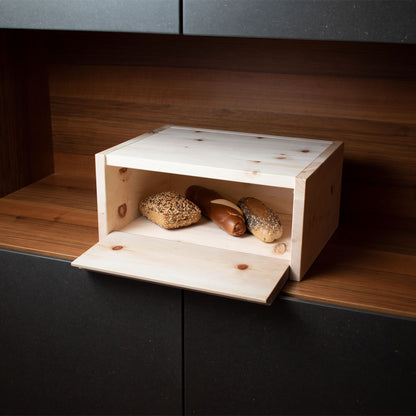 Flexibler Brotkasten aus Zirbenholz 30x23x14,5 cm (LxTxH)