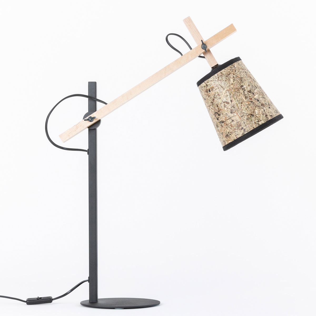 Tischleseleuchte Heu und Holz-Metallfuß konisch 15 cm DM – Handarbeit aus Österreich