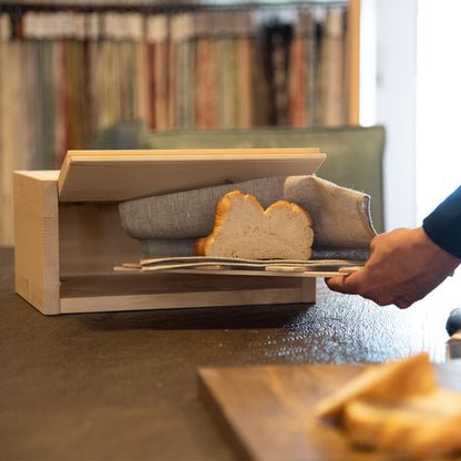 Flexibler Brotkasten aus Zirbenholz 30x23x14,5 cm (LxTxH)