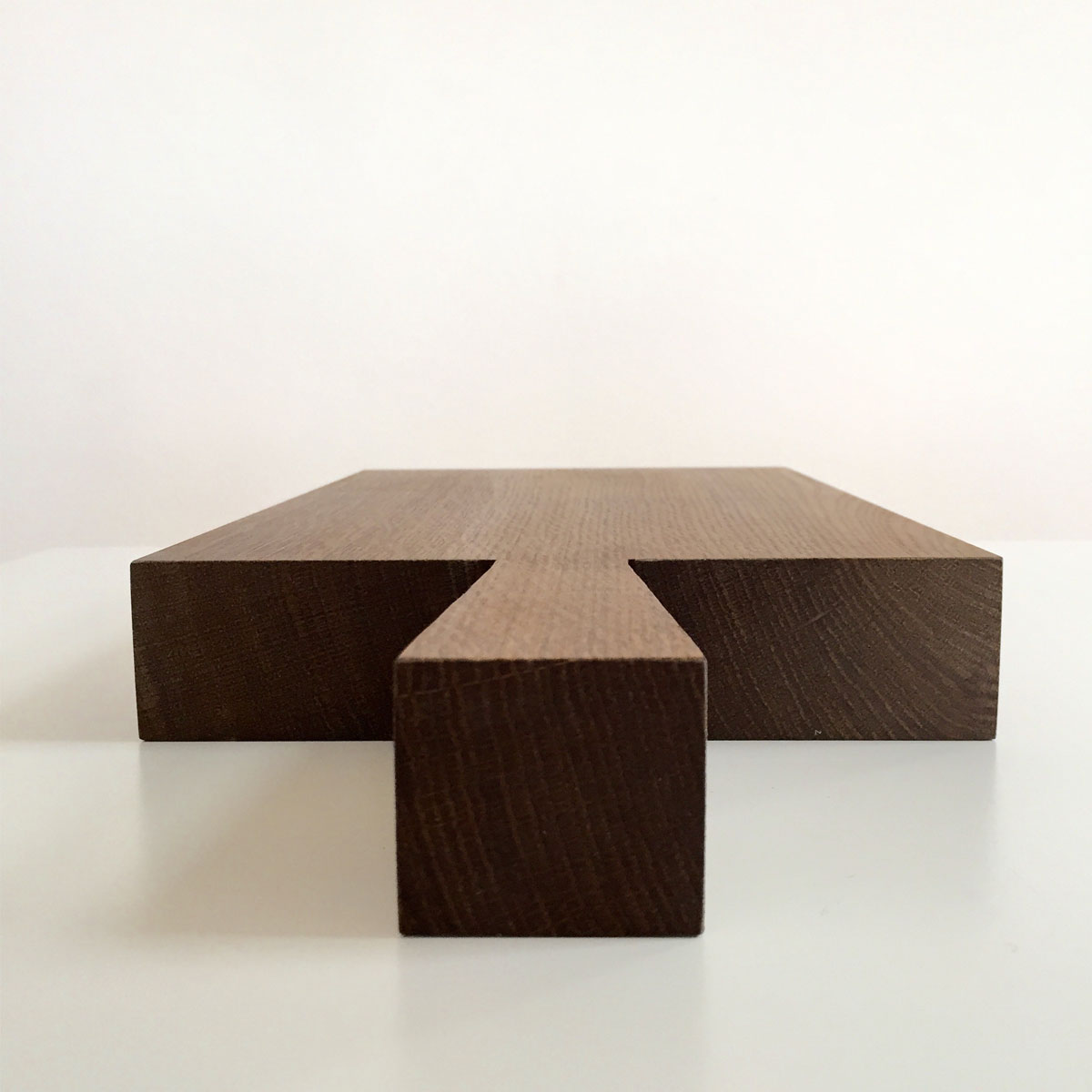 Jausen- und Schneidbrett 'Griffi' | Eiche dunkel geräuchert und natur geölt | L45 x B21 x H4,5 cm
