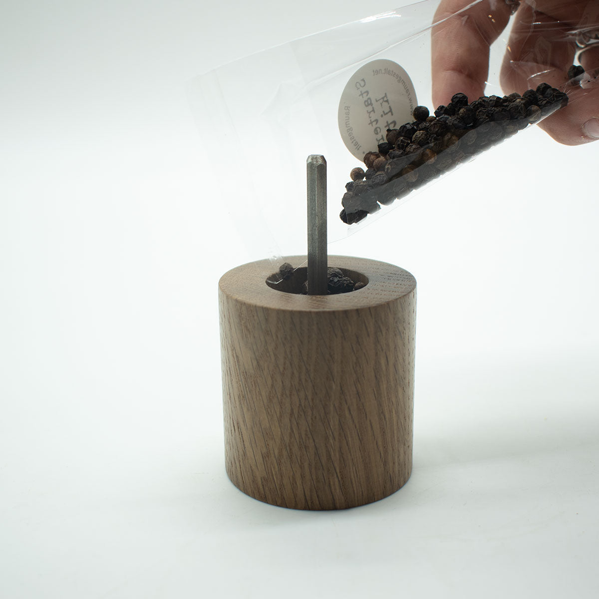 Salz- oder Pfeffermühle | nieder | Ahorn | mit Magnetkappe | DM 6 x H 11 cm