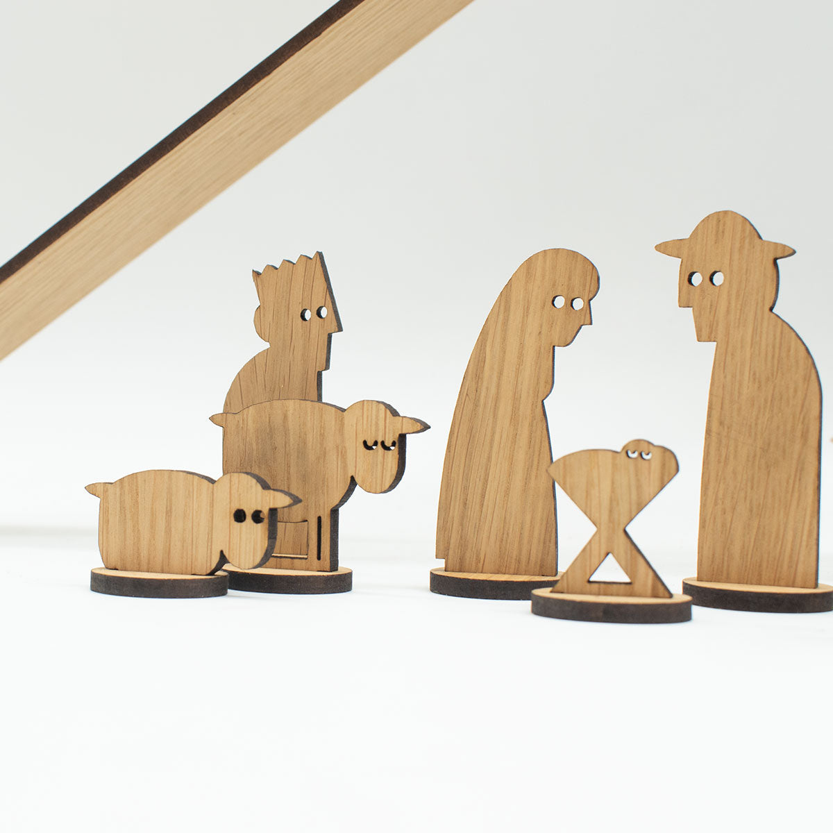 Moderne Holzkrippe ‘Einfach Weihnachten’ | 10-teilig | Eiche hell geölt | zum Zusammenstecken | Made in Germany