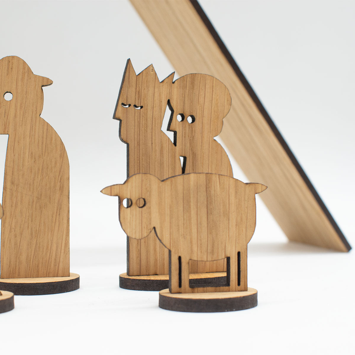 Moderne Holzkrippe ‘Einfach Weihnachten’ | 10-teilig | Eiche hell geölt | zum Zusammenstecken | Made in Germany