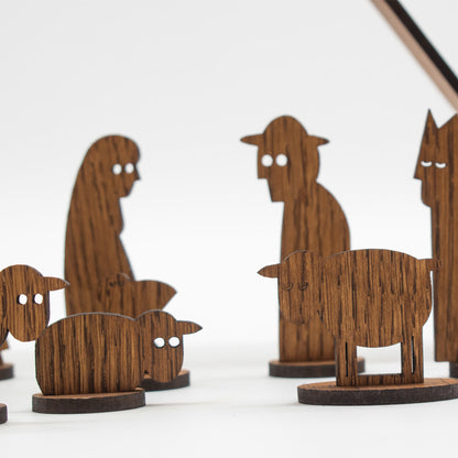Moderne Holzkrippe ‘Einfach Weihnachten’ | 10-teilig | Eiche dunkel gebeizt | zum Zusammenstecken | Made in Germany