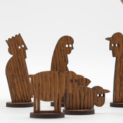 Moderne Holzkrippe ‘Einfach Weihnachten’ | 10-teilig | Eiche dunkel gebeizt | zum Zusammenstecken | Made in Germany