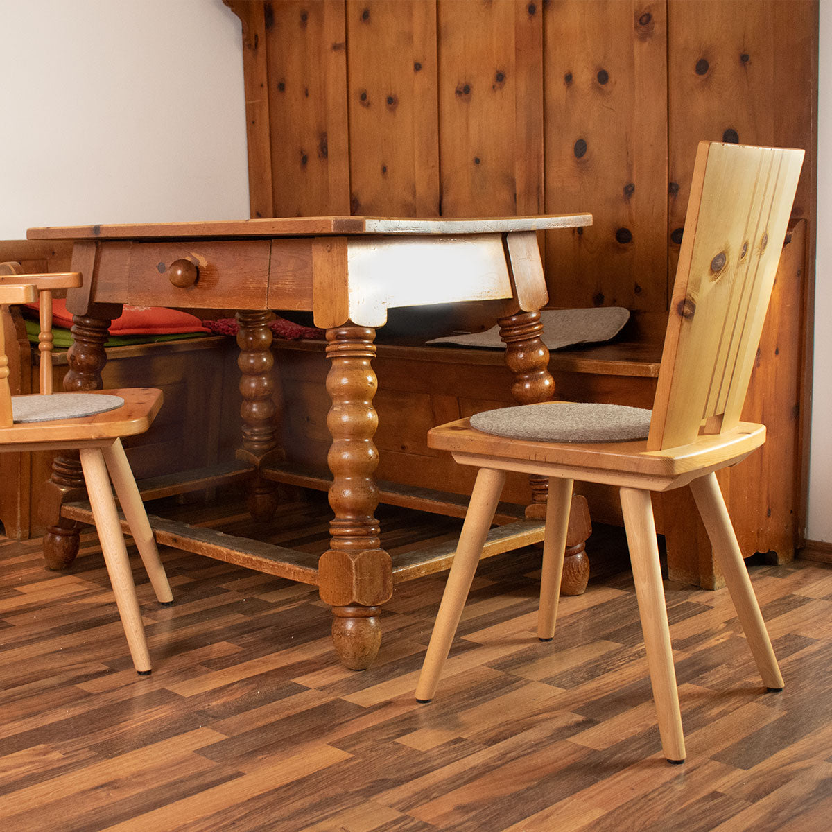 Sitz- oder Tisch-Auflage 'Color' | rund | aus 100% Schafwolle | Lind Grün | Durchmesser 34 cm | Materialstärke 5 mm | Made in Germany