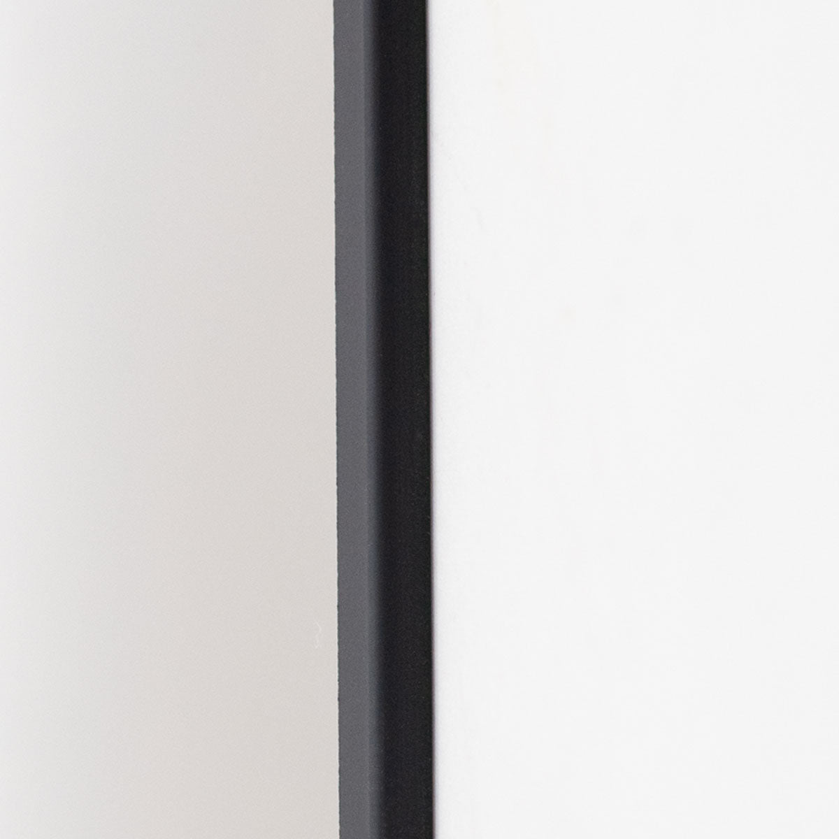 Spiegel organisch 'Xenia' | 50 x 43 cm | in schwarz | Manufactured in Europe