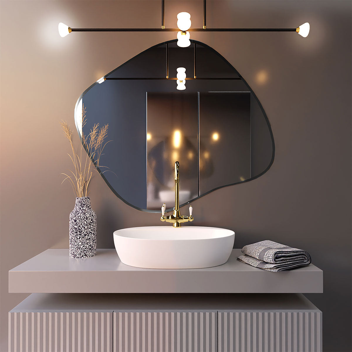 Spiegel organisch 'Xenia' | 50 x 43 cm | in silber | Manufactured in Europe
