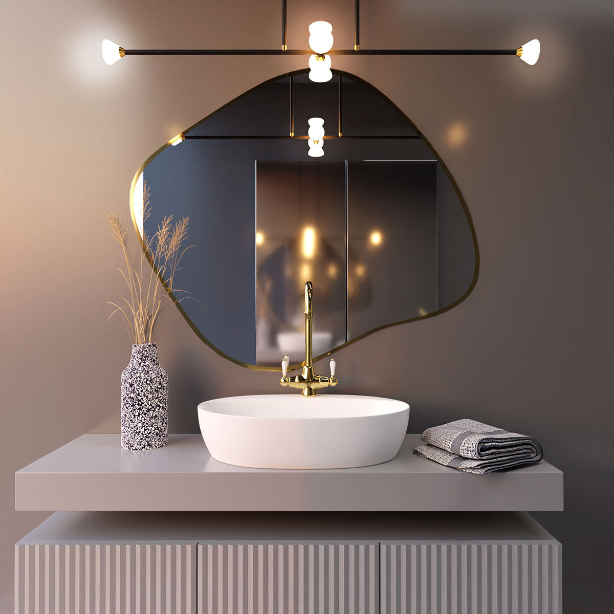 Spiegel organisch 'Xenia' | 50 x 43 cm | in gold | Manufactured in Europe