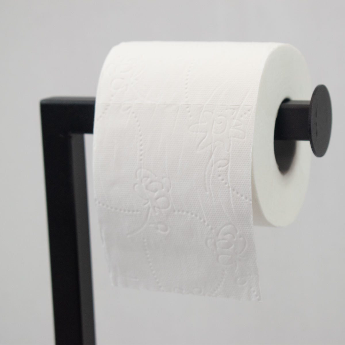 Toilettenpapier Ständer 'Levi' | Metallhohlrohr lackiert | in schwarz | Manufactured in Europe