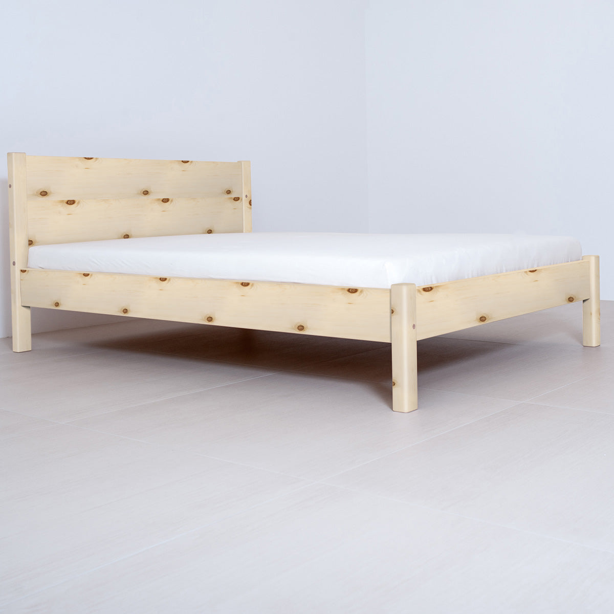 Klassisches Doppelbett 'Dream Base' - aus Astfichte 160x200
