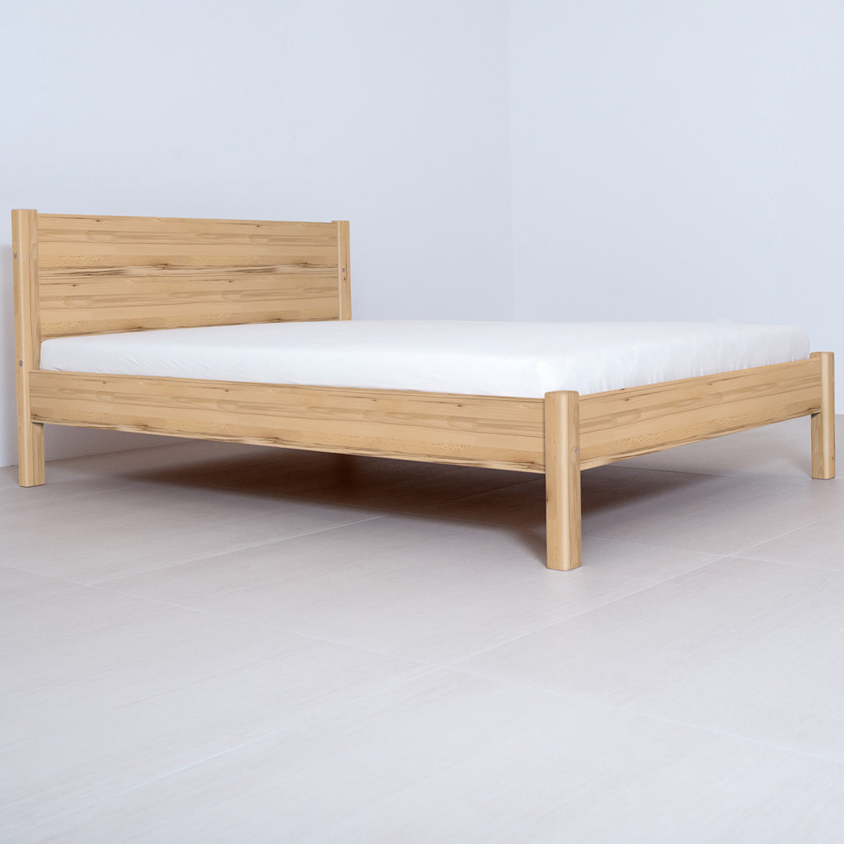 Klassisches Doppelbett 'Dream Base' - aus Kernbuche 180x200