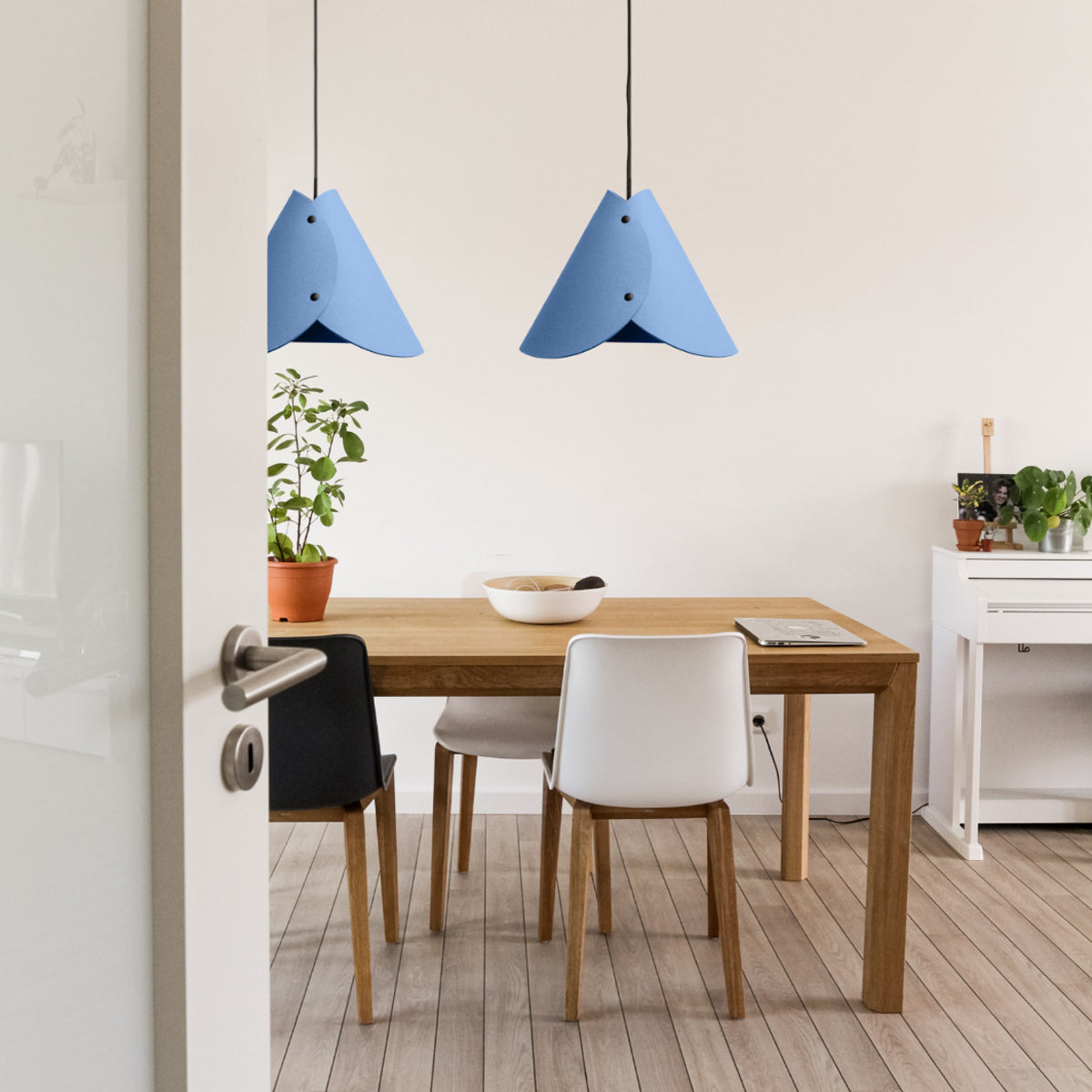 Moderne Pendelleuchte aus Filz | konisch | Weiß | Schirm 100% Merinowolle | Made in Austria