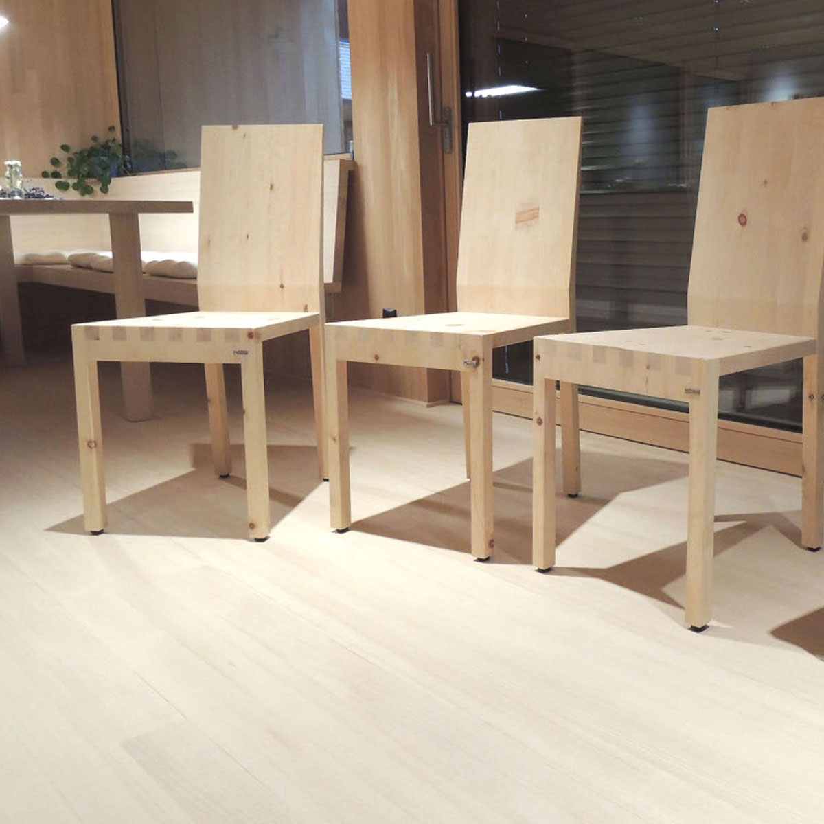 Design  Stuhl aus Zirbenholz - 'Sitwell' -  Handwerk Europa