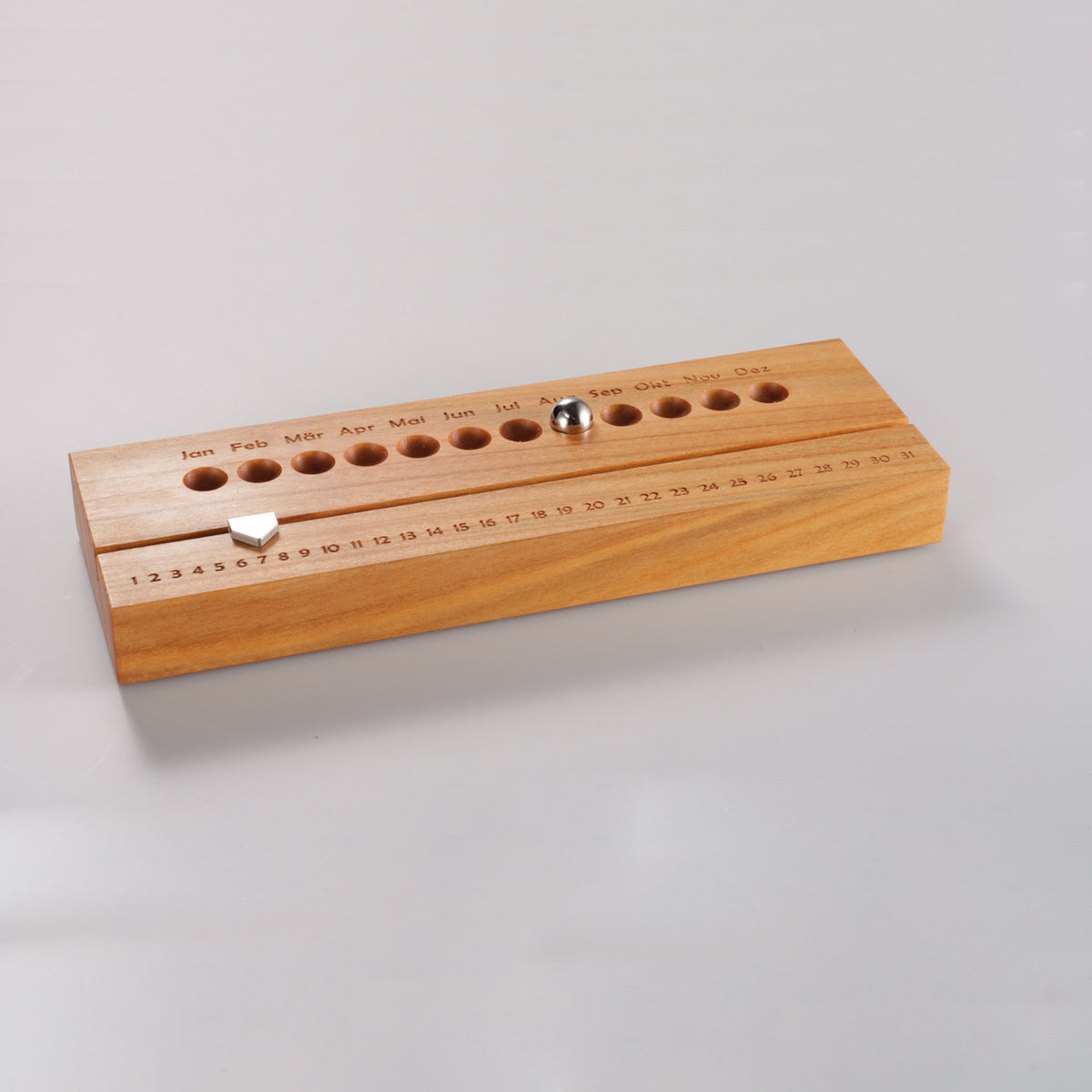 Hochwertiger Kalender 18,6 x 6,2 x 22 cm 'Classy' Kirschholz