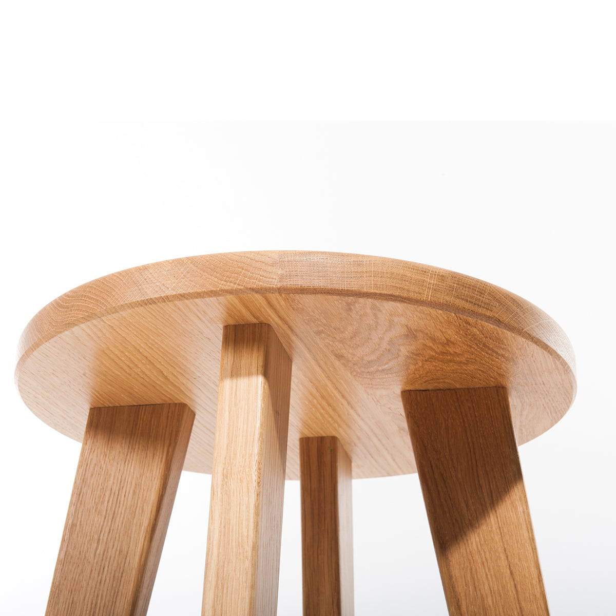 Massivholz Barhocker 'Allrounder' | DM 45 x H 79 cm | Buche lackiert | Fußring verchromt