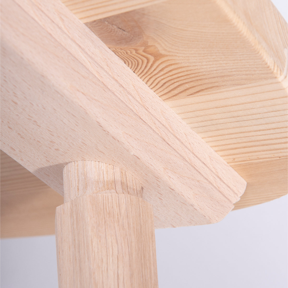 Bauernstuhl  'Urform kleinherzig' | Zirbe unbehandelt | B 41 x T 38 x H 87 cm | Füße in Buche