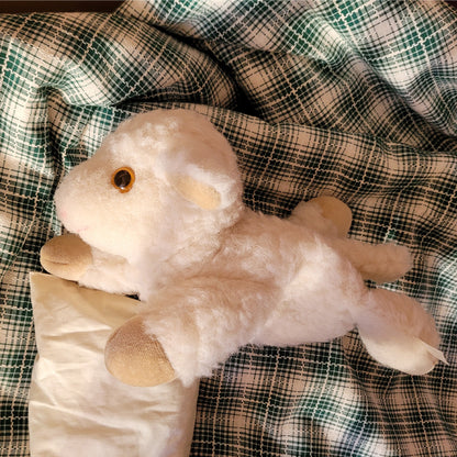 Kuscheltier aus Schafwolle mit Kirschkern Füllung 'Cherry Belly' 24 cm Länge - Handarbeit aus Österreich