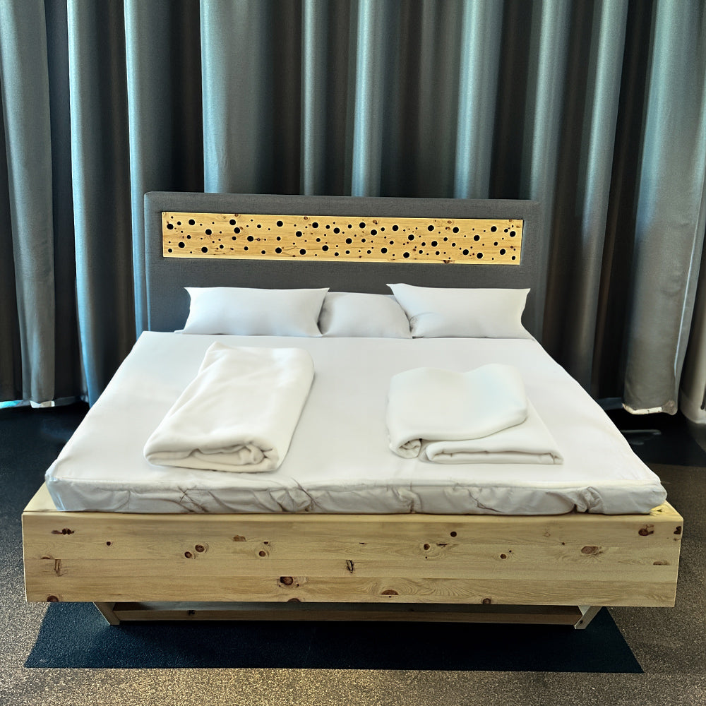 Bett 'Duftoase' Boxspring Optik | Duftkammern | Zirbe | B 120 x 200 cm | Anthrazit