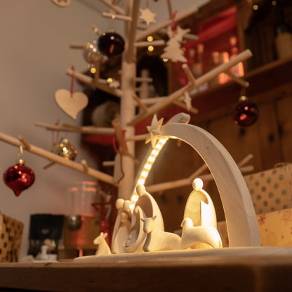 Komplettset beleuchtete Krippe ‘Sternenlicht’ | 13-teilig | Made in Südtirol | Figuren Ahorn natur - Heilige Familie Ahorn natur
