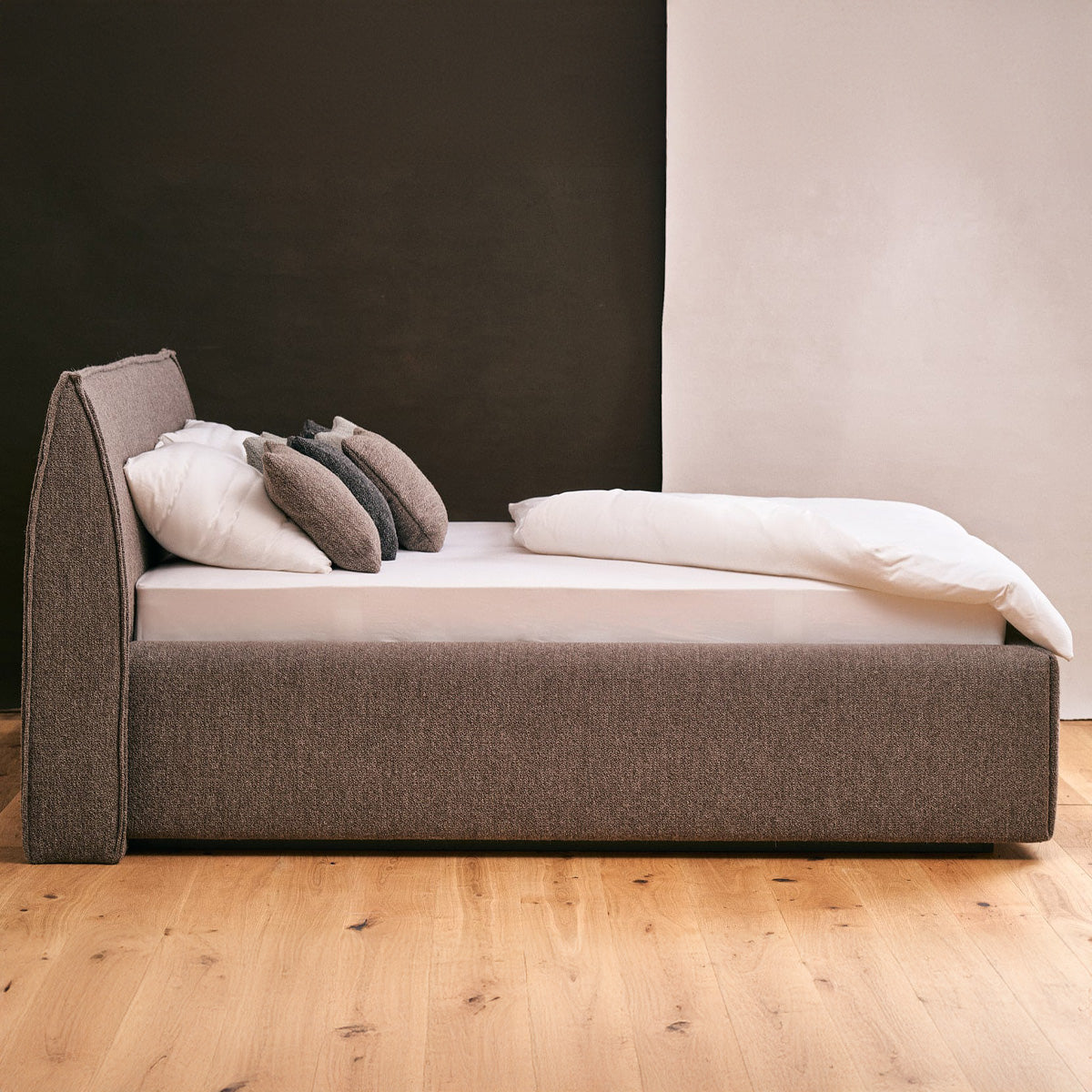 Schlafsystem Bett PureLoft | 200 x 180 cm | Lattenrost elektrisch | Wendematratze | HygeinePlus Topper | Stoff braun