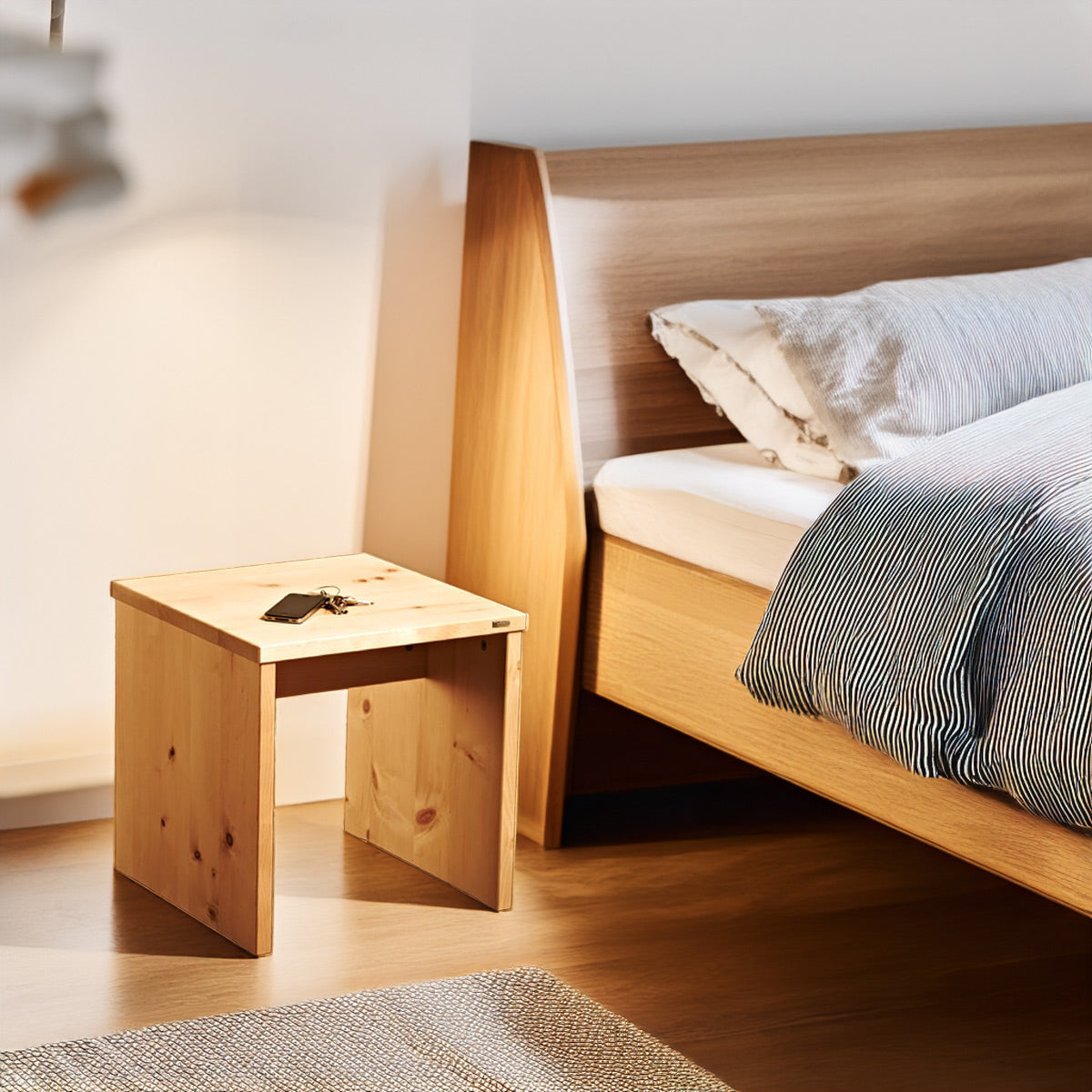 Hocker aus Massivholz  - 'Homerest' Kernbuche mit Wasserlack behandelt